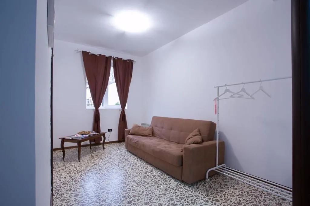 Vila Maria - Gara De Nord Bucharest Hostel